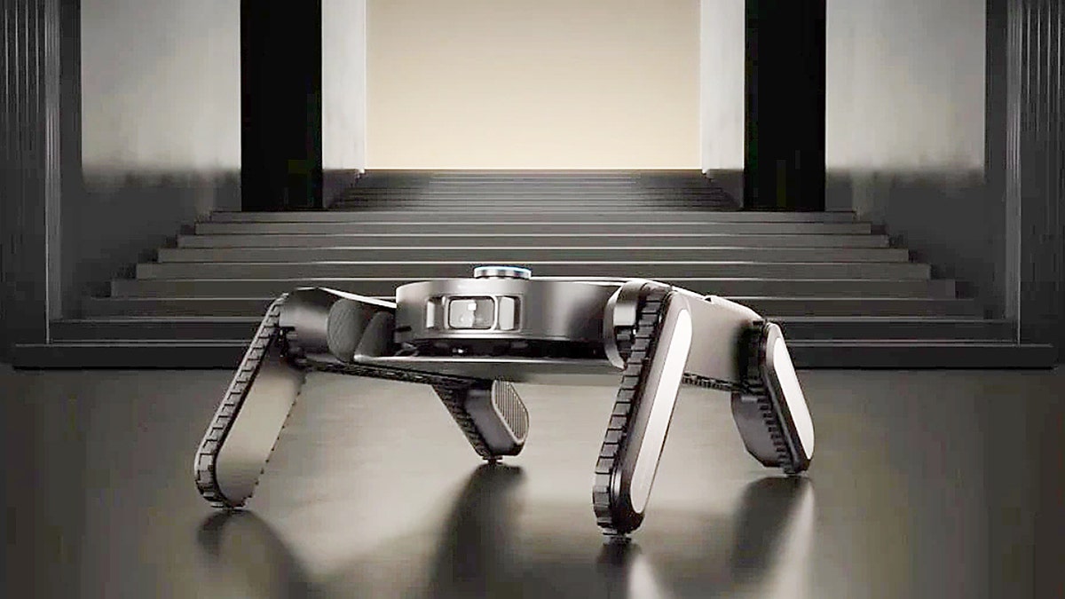 Dreame’s Cyber X four-legged design in black